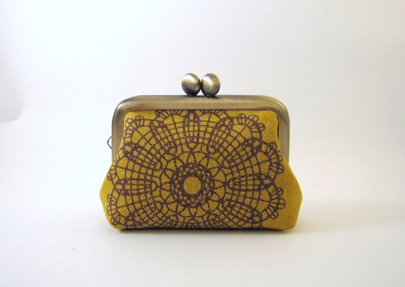 Mini frame jewelry case with ring pillow-brilliant lace on mustard