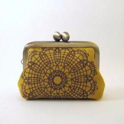 Mini frame jewelry case with ring pillow-brilliant lace on mustard
